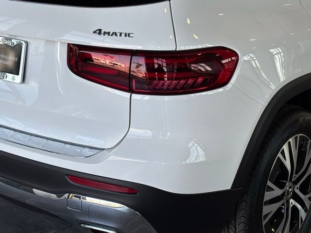 New 2026 Polar White Mercedes-Benz GLB 250 image 4