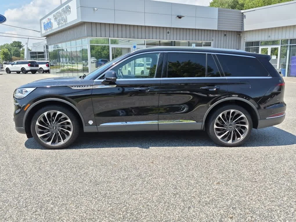 Used 2020 Infinite Black Metallic Lincoln Reserve image 5