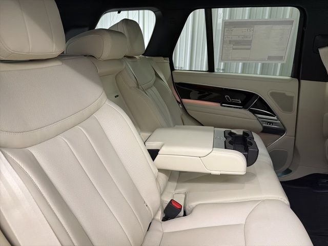 New 2026 Eiger Grey Land Rover SE image 21