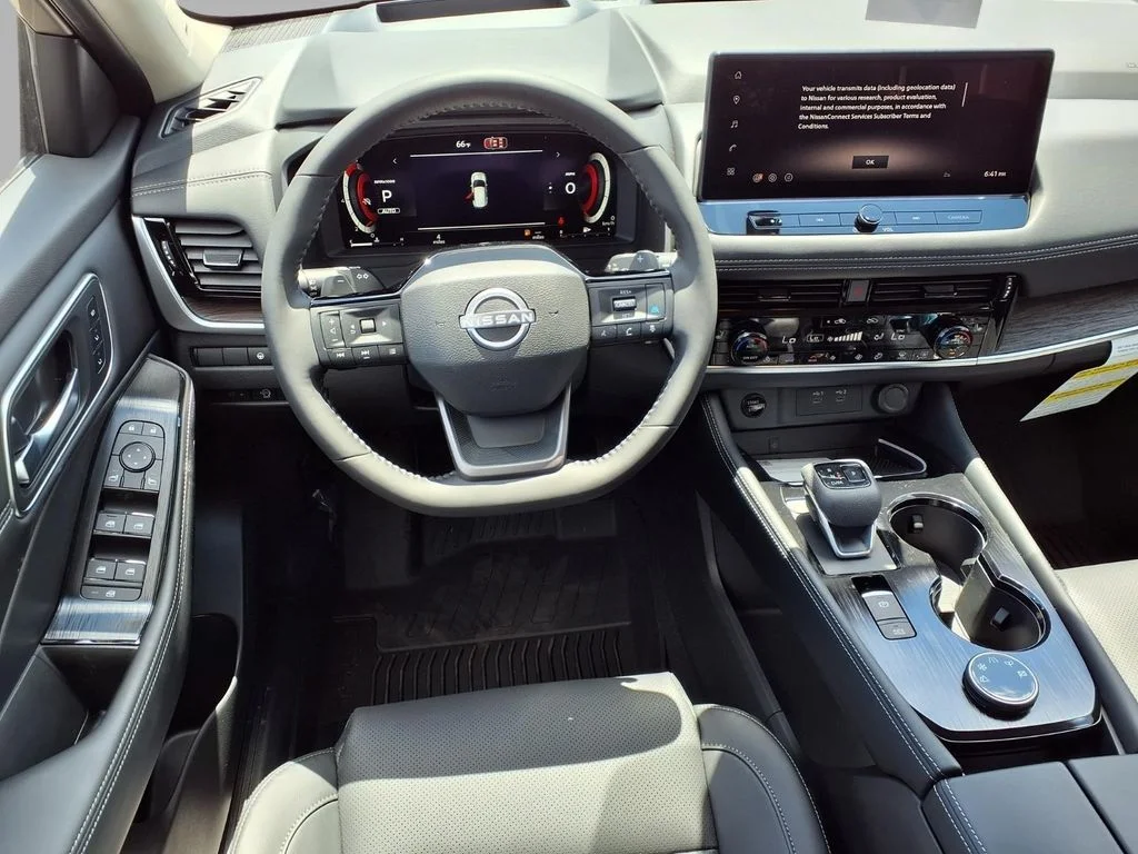 New 2026 Champagne Silver Metallic Nissan Platinum image 4