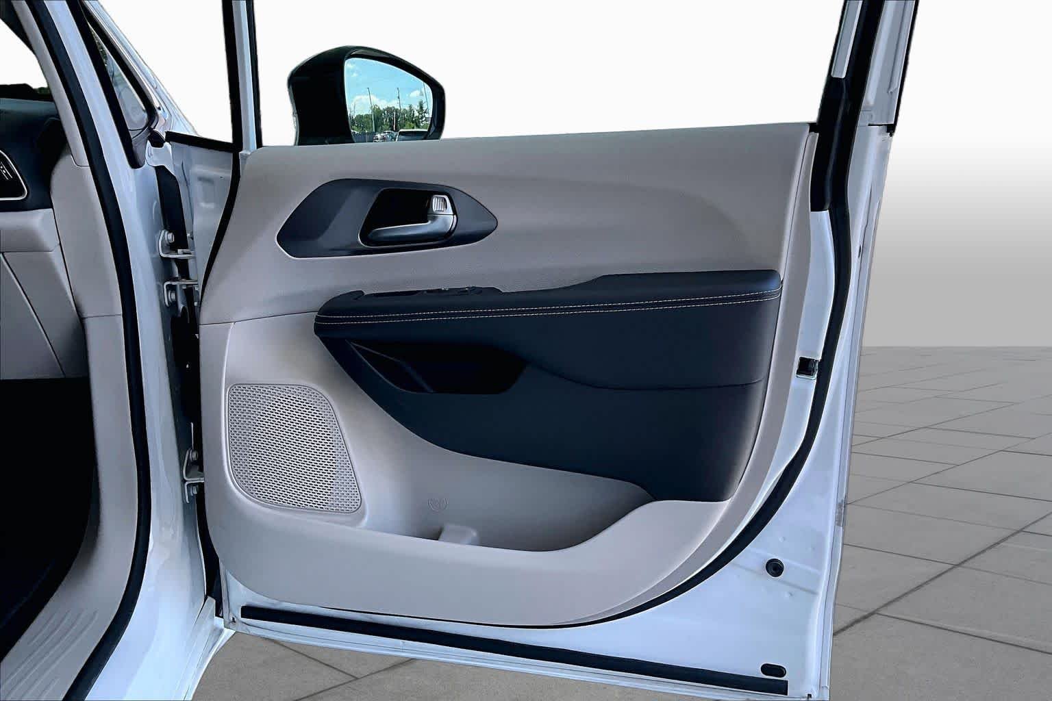Used 2024 Bright White Clearcoat Chrysler Touring L image 23
