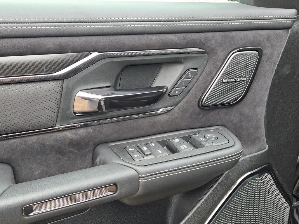 New 2026 Diamond Black Crystal Pearl-Coat Exterior Paint RAM RHO image 25