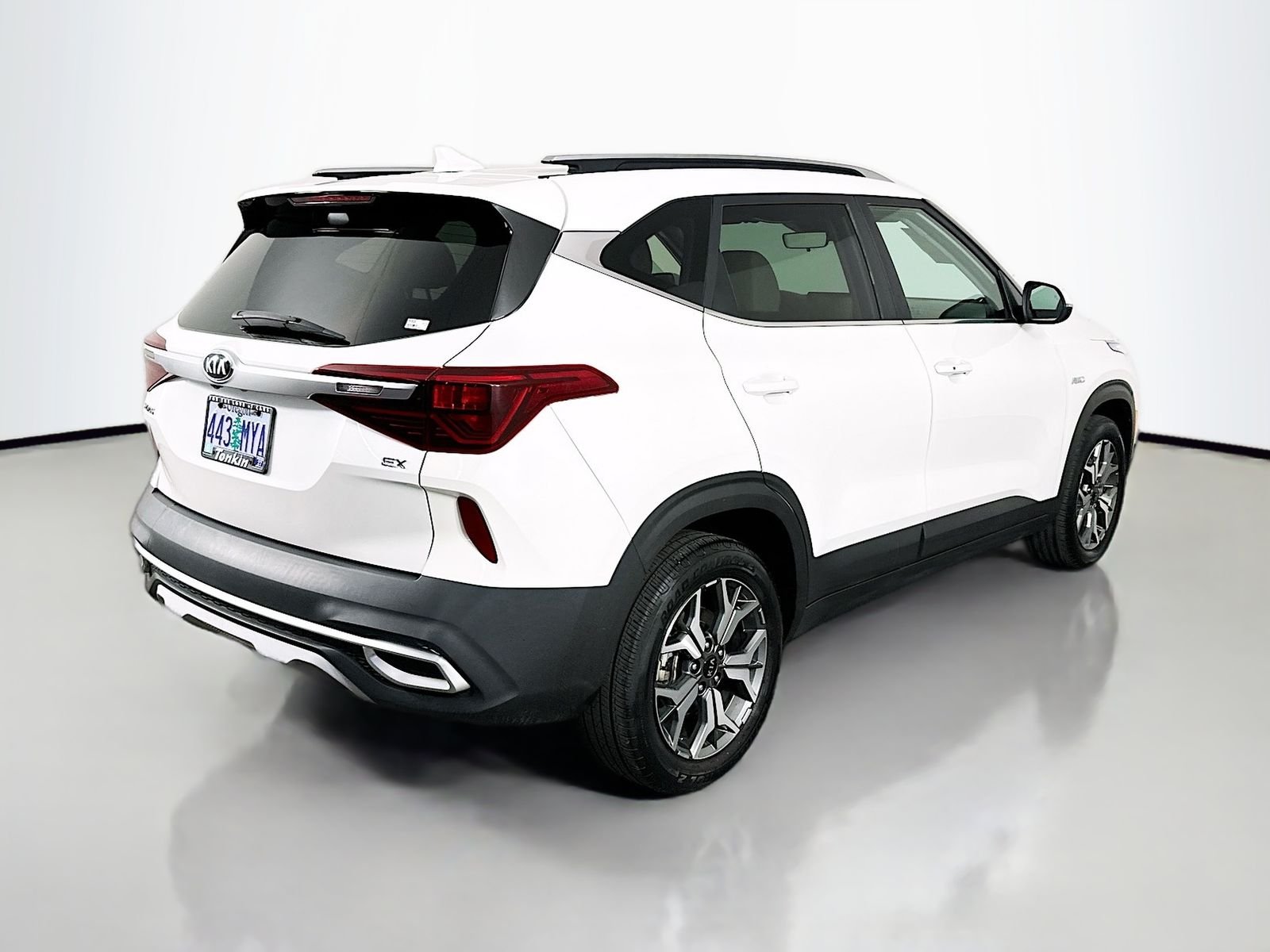 Used 2021 Snow White Pearl Kia EX image 7