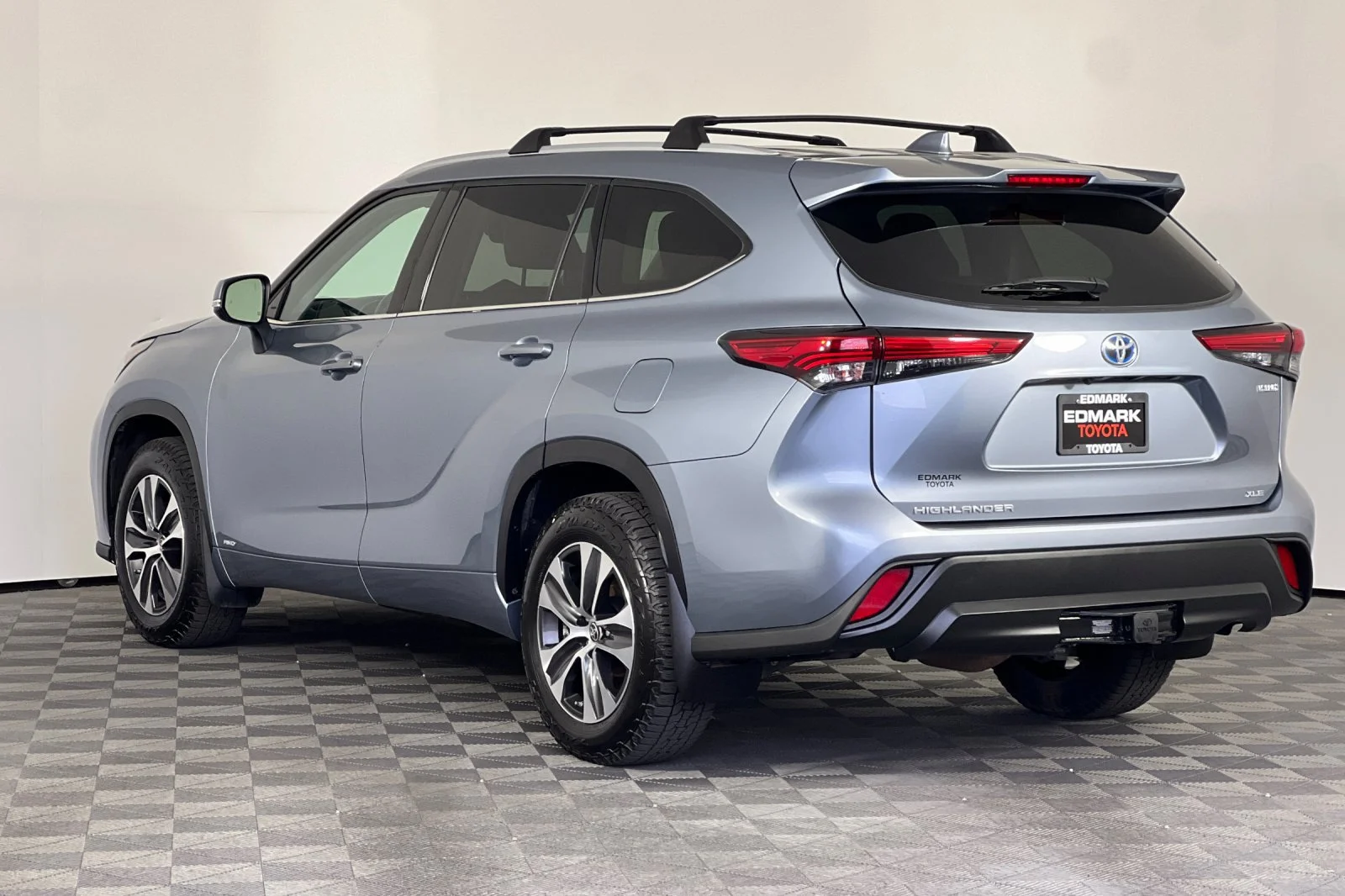 Used 2022 Moon Dust Toyota Hybrid XLE image 5