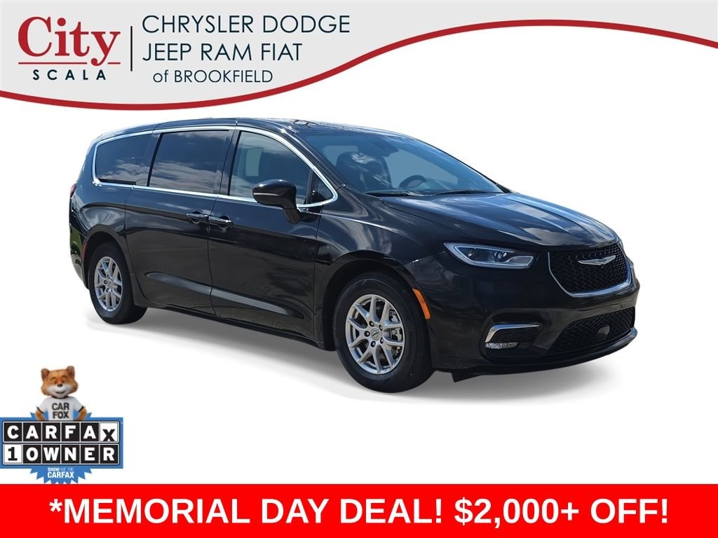 2024 Chrysler Pacifica Touring L's photo