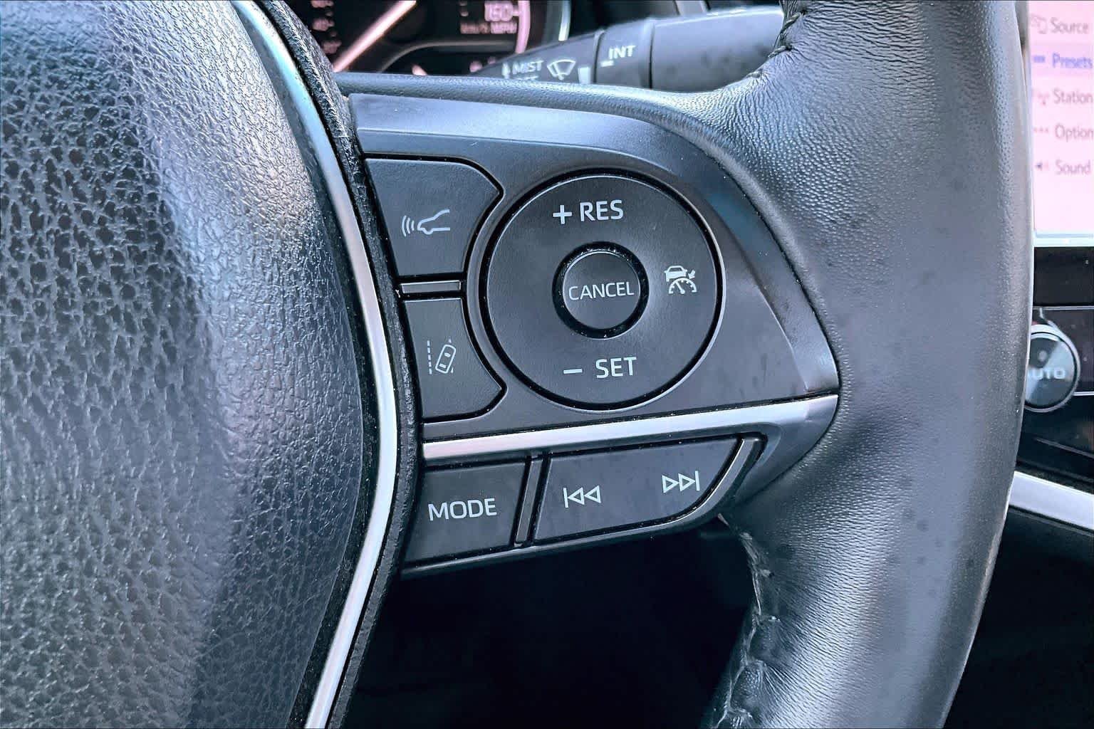 Used 2018 Ruby Flare Pearl Toyota XLE image 19
