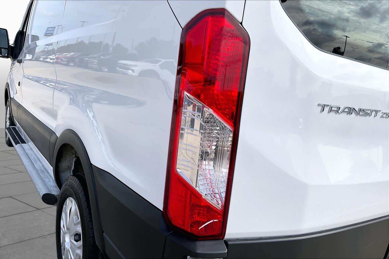 Used 2025 Oxford White Ford  image 23