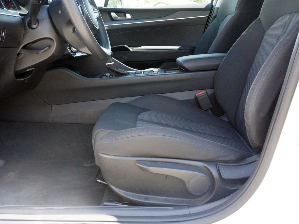 Used 2024 White Kia LXS image 25
