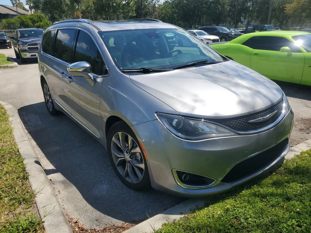 Used 2020 Silver Chrysler Limited image 1