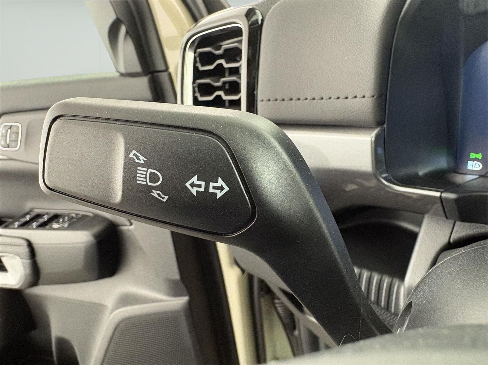 New 2026 Desert Sand Ford LARIAT image 30