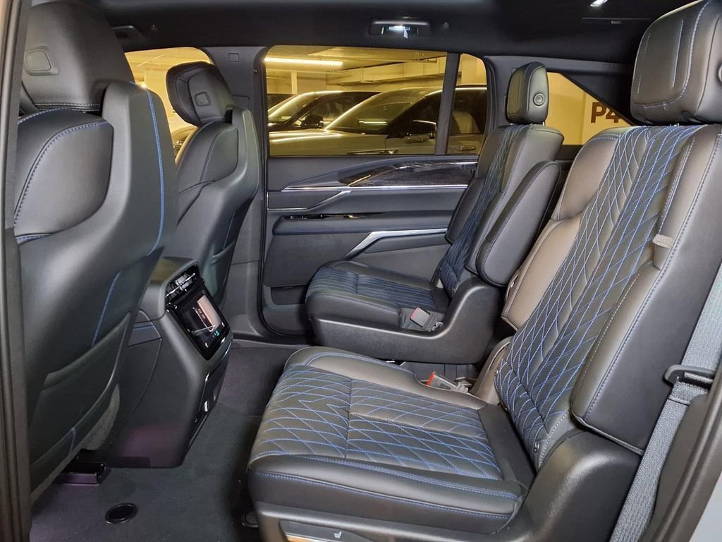 Used 2026 Luna Metallic Cadillac Sport image 12