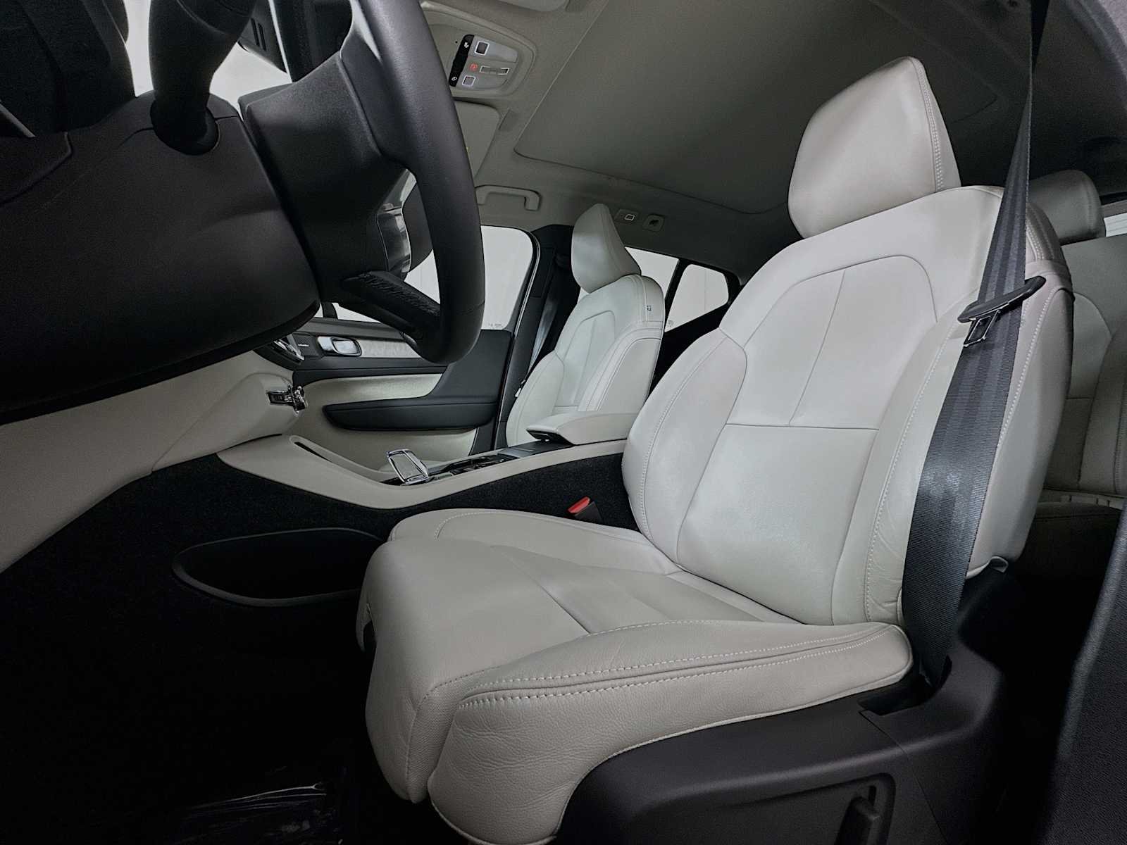 Used 2026 Aurora Silver Volvo Ultra image 19