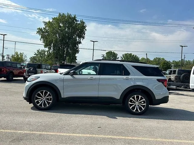 New 2027 White Ford 4DR 4WD ST-LINE image 5