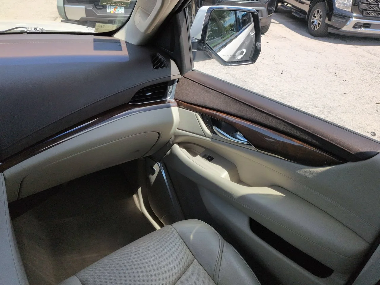 Used 2017 Crystal White Tricoat Cadillac Premium Luxury image 17