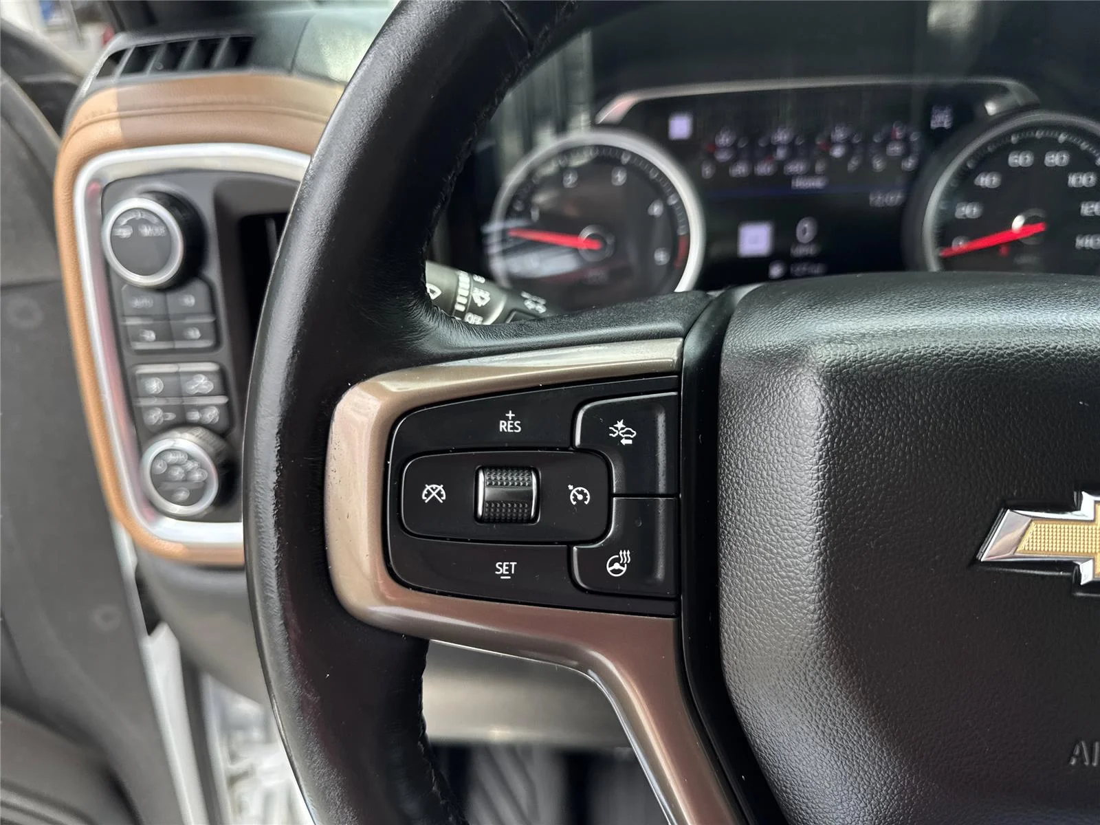 Used 2020 IRIDESCENT PEARL TRICOAT Chevrolet High Country image 21