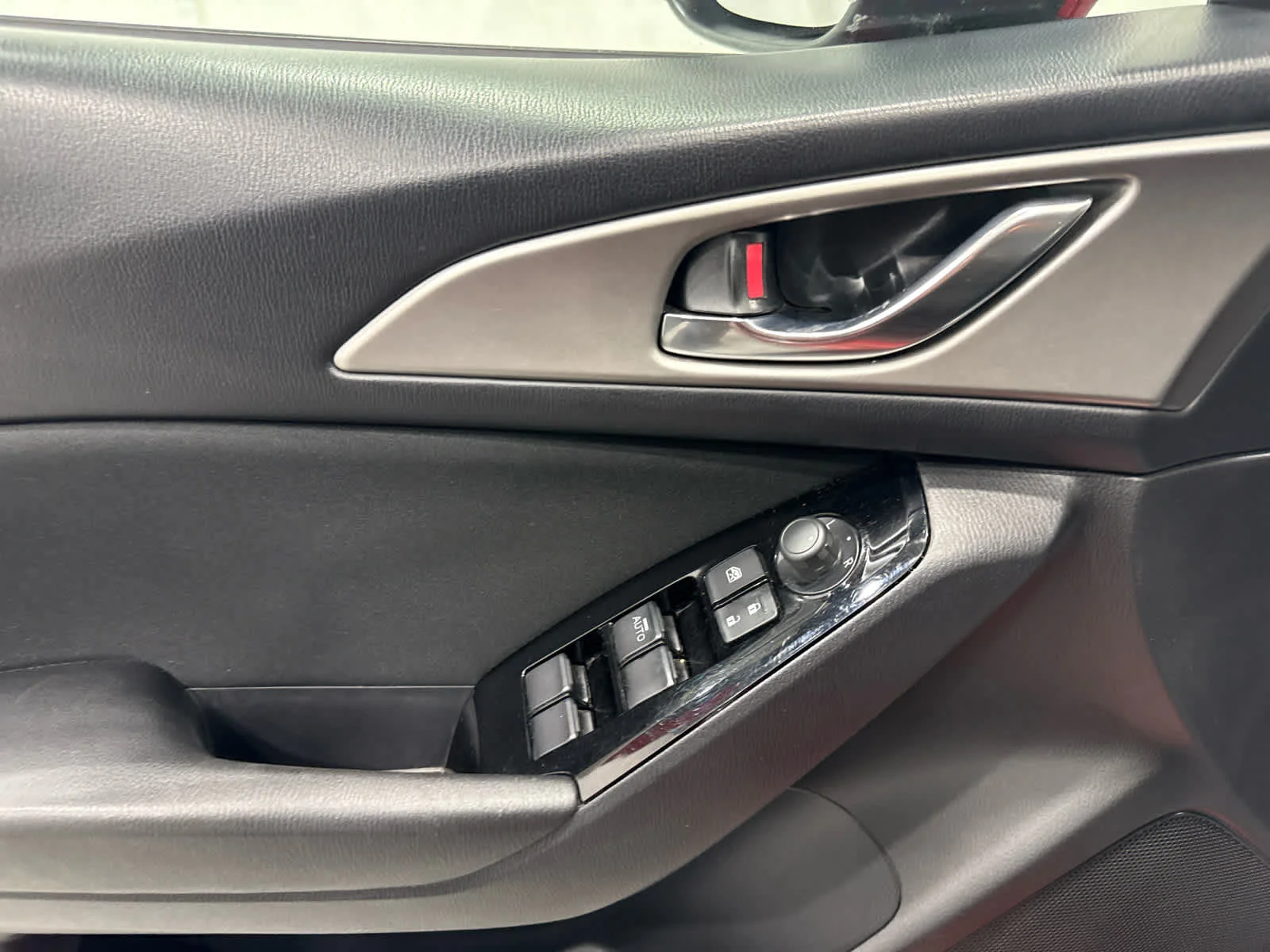 Used 2017 Red/red Mazda Sport image 13
