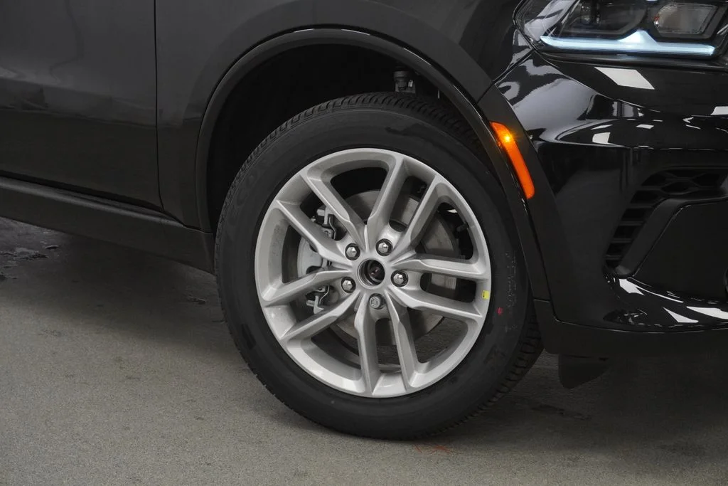 New 2026 Diamond Black Clear-Coat Exterior Paint Dodge GT image 4