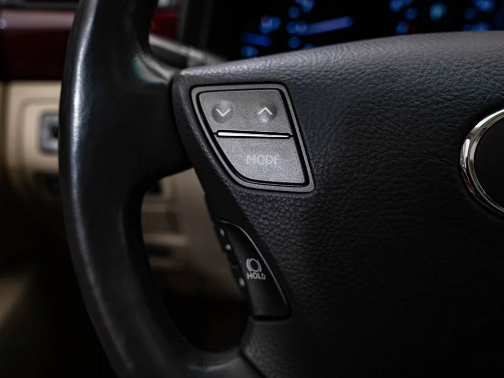 Used 2011 Obsidian Lexus 460 image 29