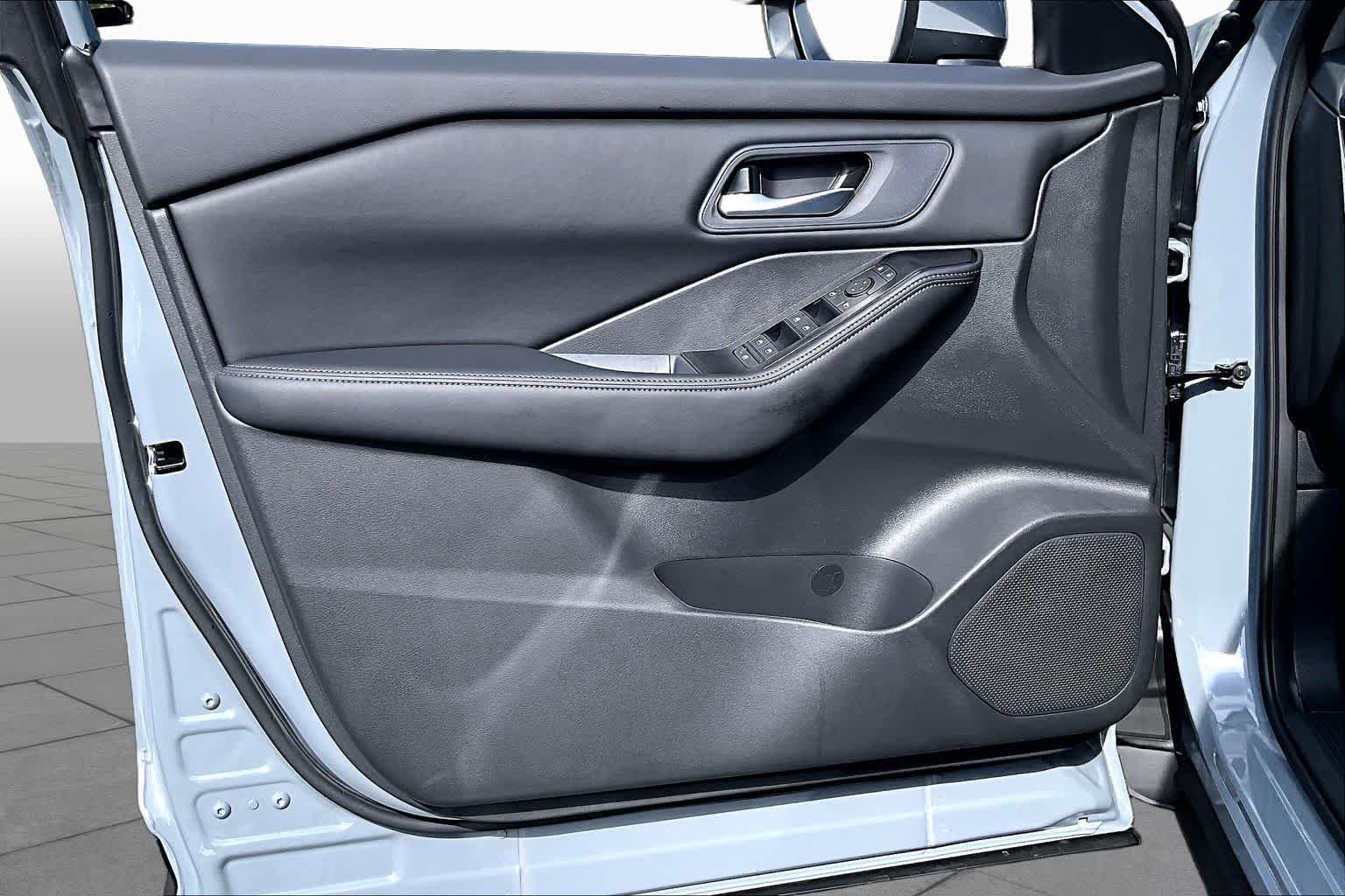 New 2026 Boulder Gray Pearl Nissan SV image 10
