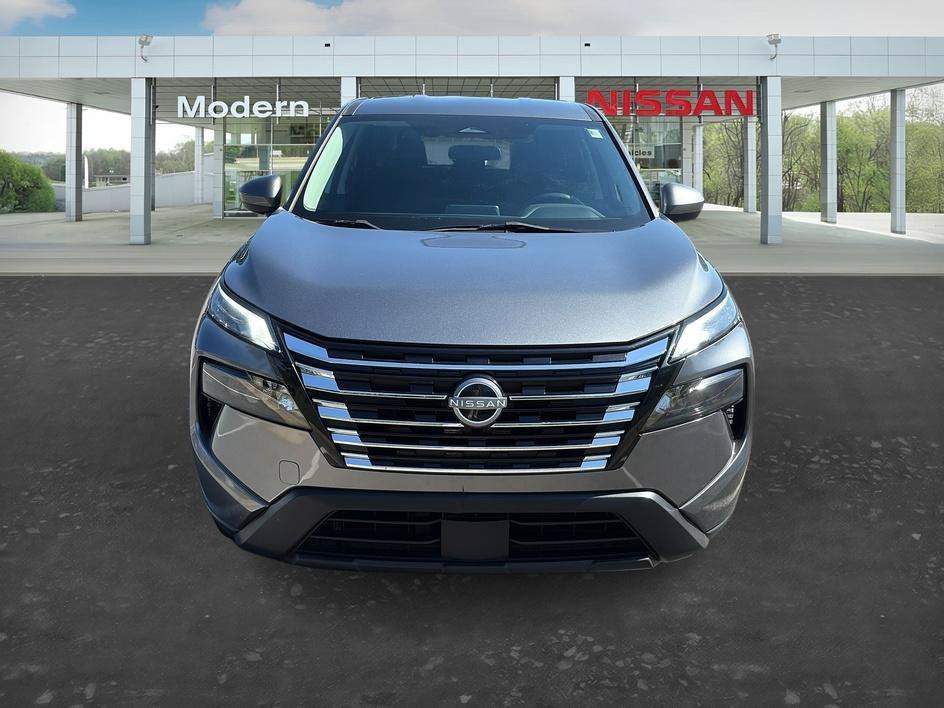 Used 2024 Gun Metallic Nissan SV image 8