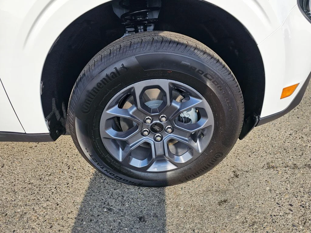 New 2025 Oxford White Ford XLT image 9