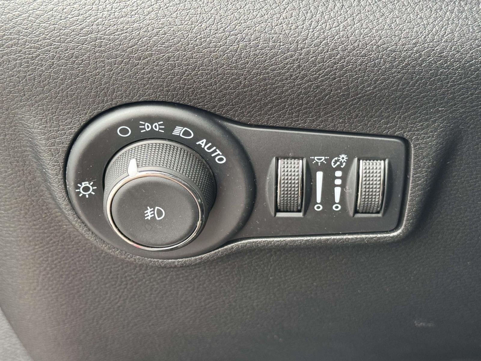 Used 2025 Red Hot Pearlcoat Jeep Limited image 7
