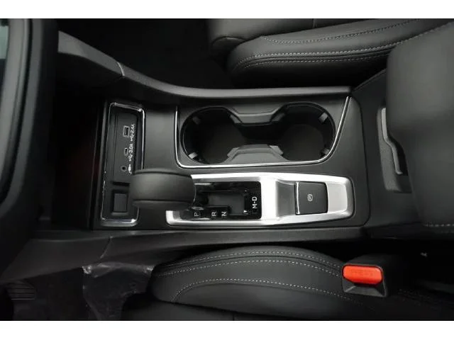 New 2027 CRYSTAL WHITE PEARL Subaru Premium 7-Passenger image 19