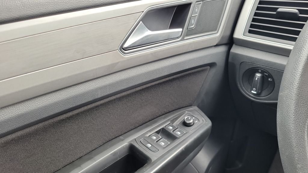 Used 2018 White Volkswagen S image 18