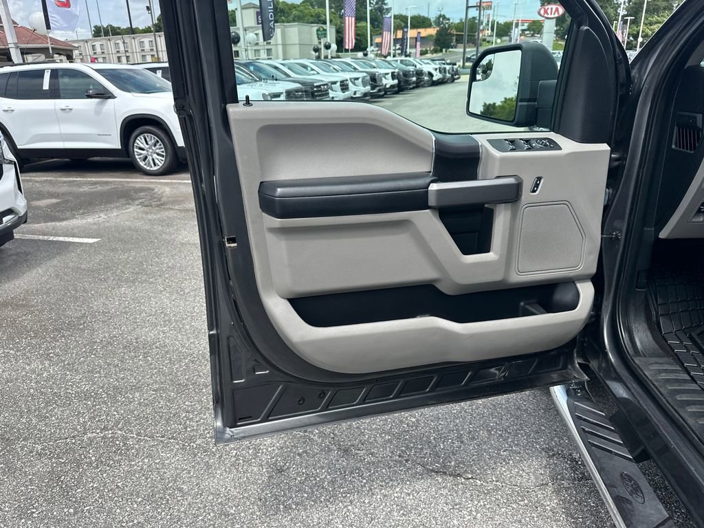 Used 2020  Ford XL image 10