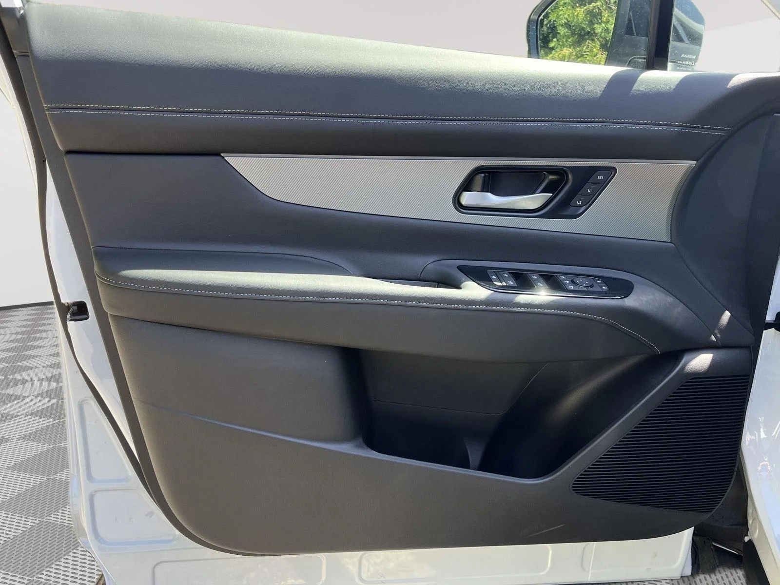 New 2026 Everest White Pearl TriCoat Nissan Platinum image 22
