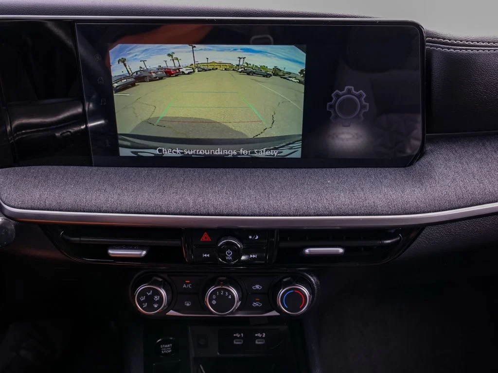 Used 2025 Gray Nissan SV image 29