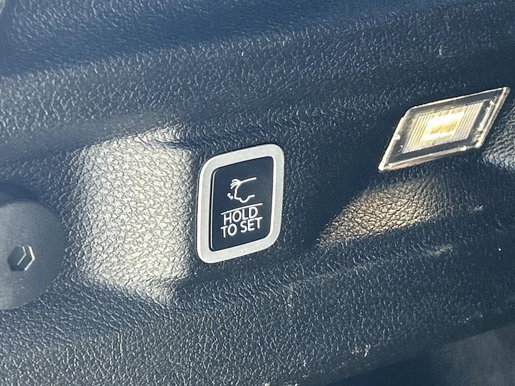 Used 2021 White Jeep Altitude image 12