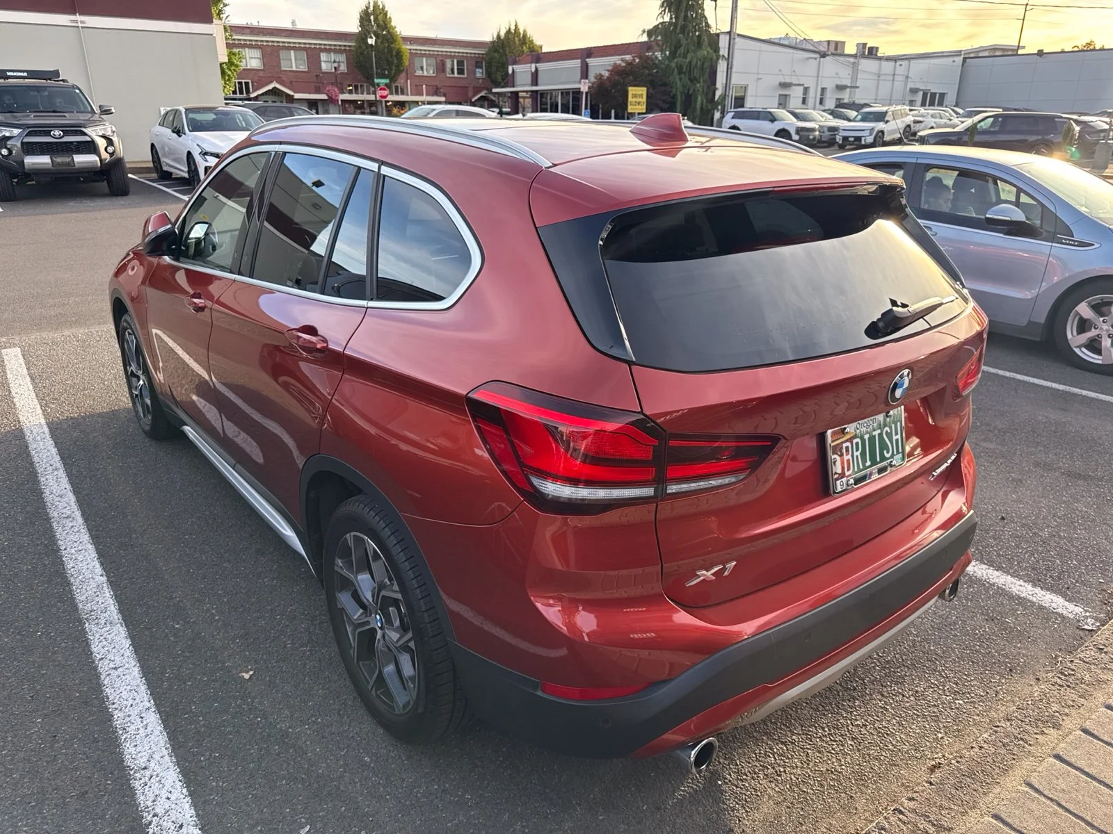 Used 2020 Orange BMW xDrive28i image 2