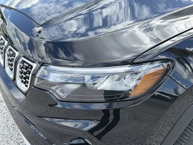 New 2026 Diamond Black Crystal Pearl-Coat Exterior Paint Jeep Limited image 8