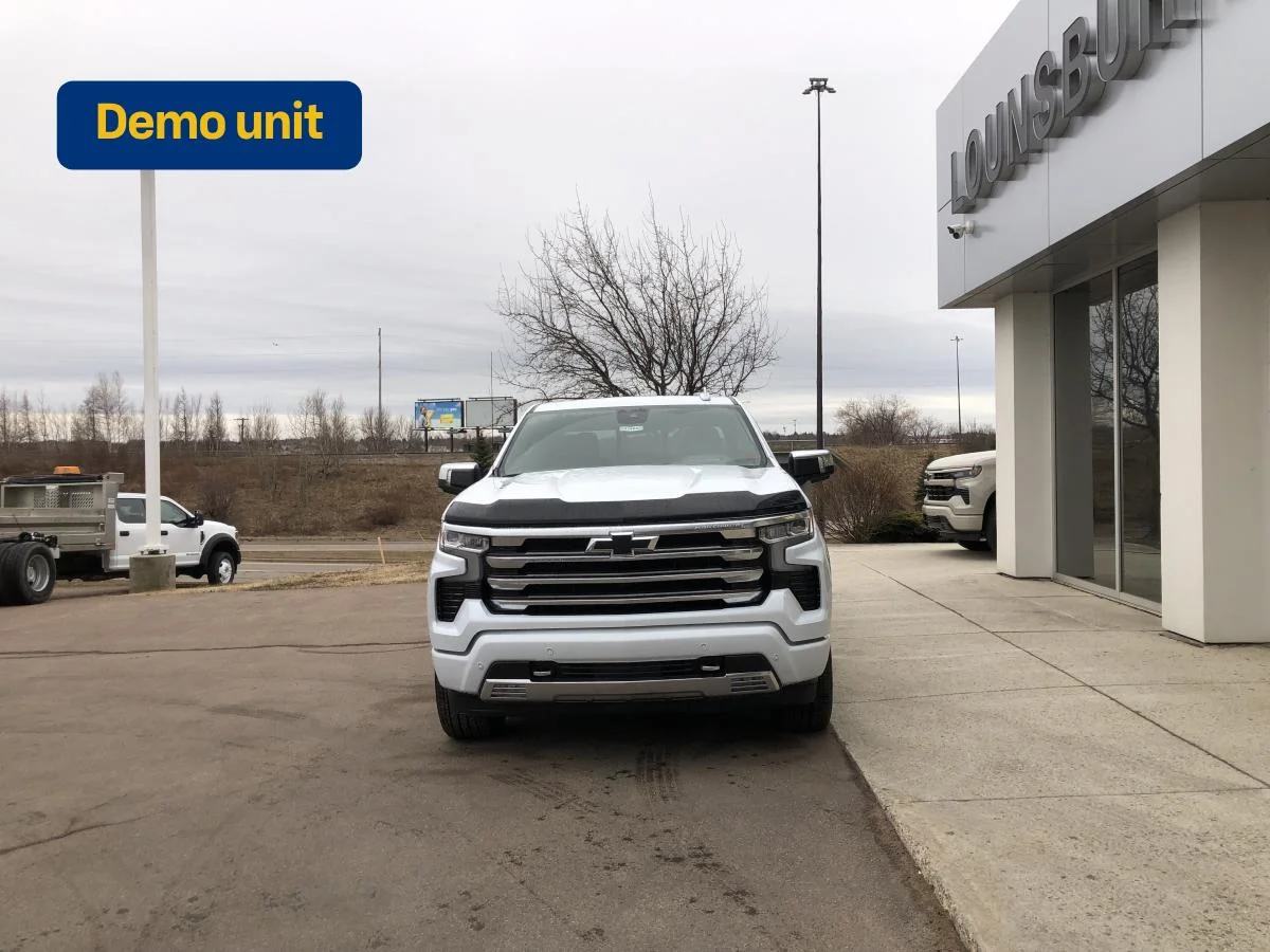 Used 2026 White Chevrolet 4WD Crew Cab 147" High Country image 3