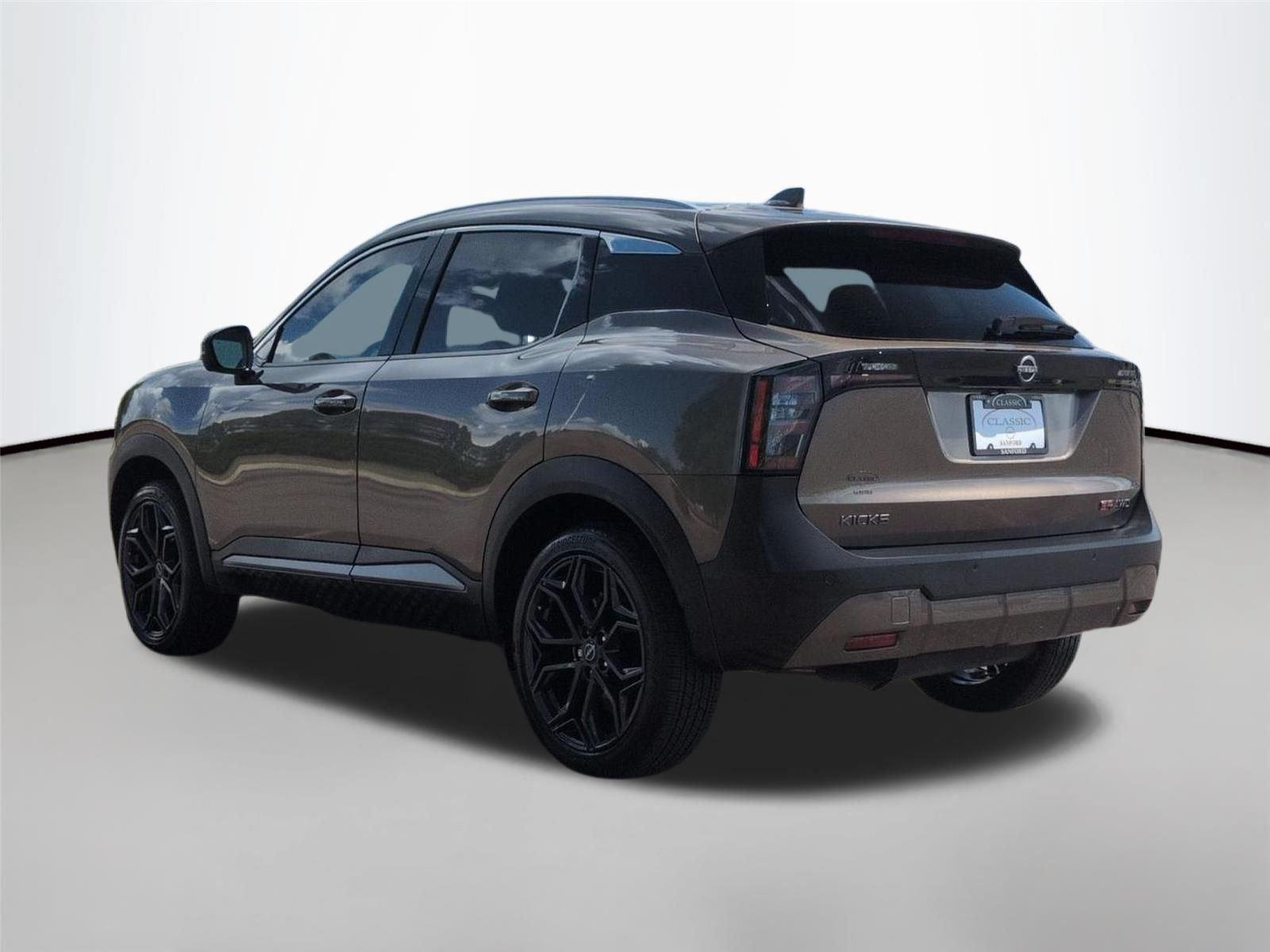 Used 2025 Canyon Bronze Metallic Nissan SR image 3