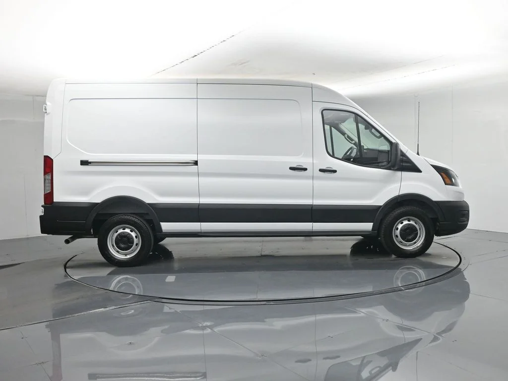 New 2026 Oxford White Ford Base image 25