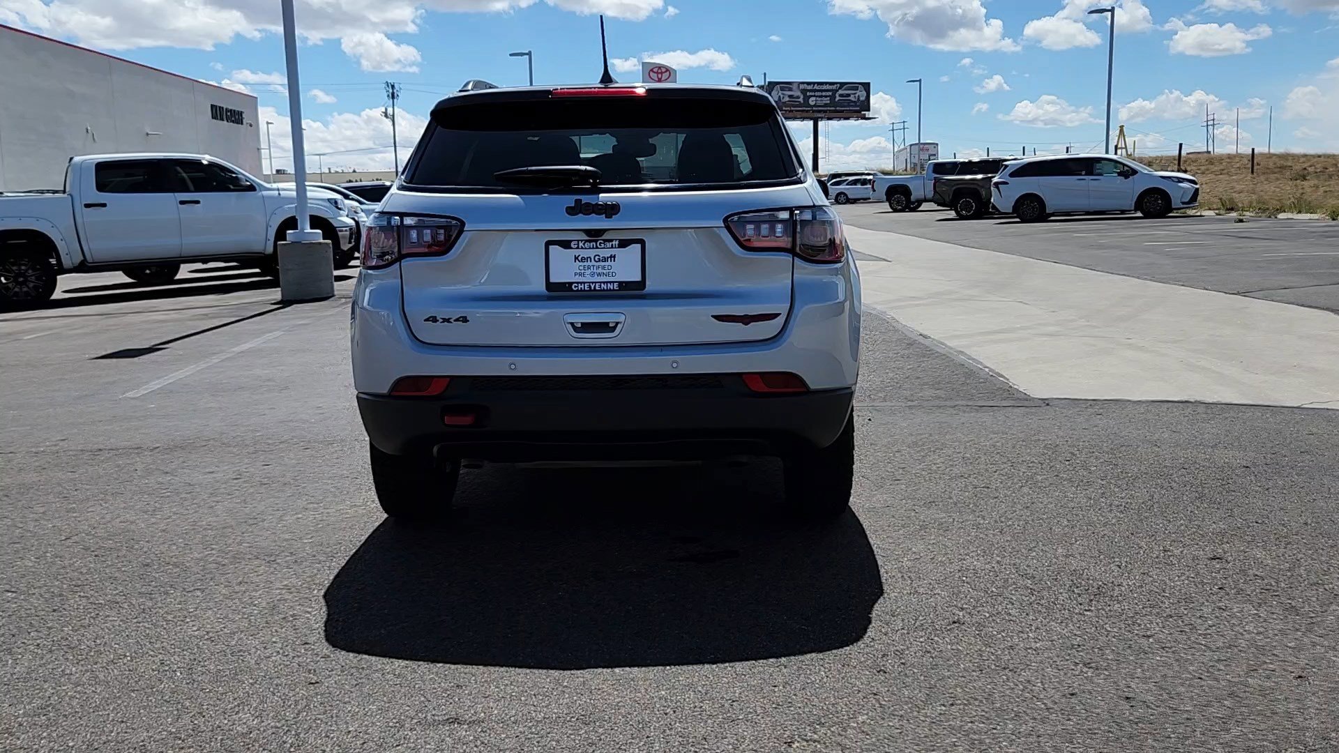 Used 2025 Silver Zynith Metallic Clearcoat Jeep Trailhawk image 3