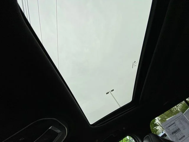 New 2026 Bright White Clear-Coat Exterior Paint Jeep Altitude image 21