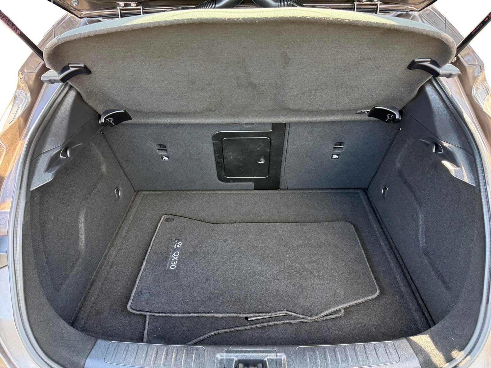 Used 2019 Chestnut INFINITI LUXE image 17
