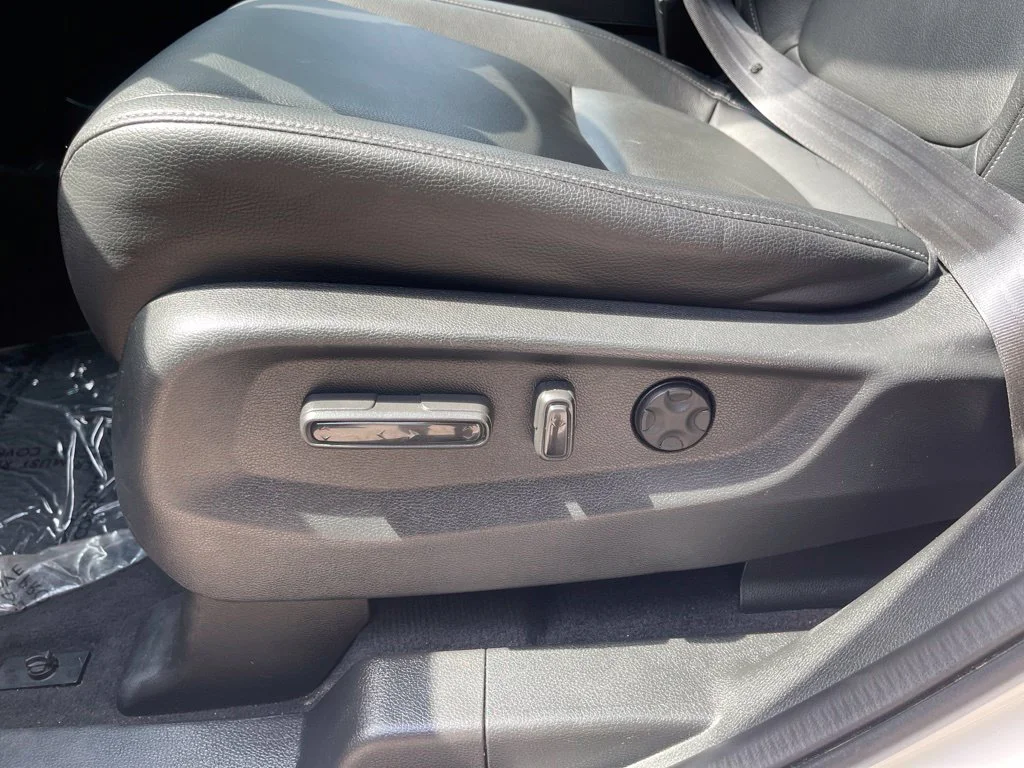 Used 2023 White Honda Touring image 15