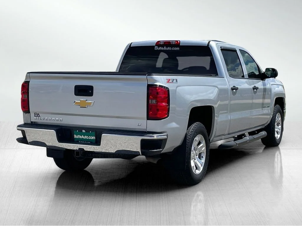 Used 2014 Silver Ice Metallic Chevrolet LT image 3