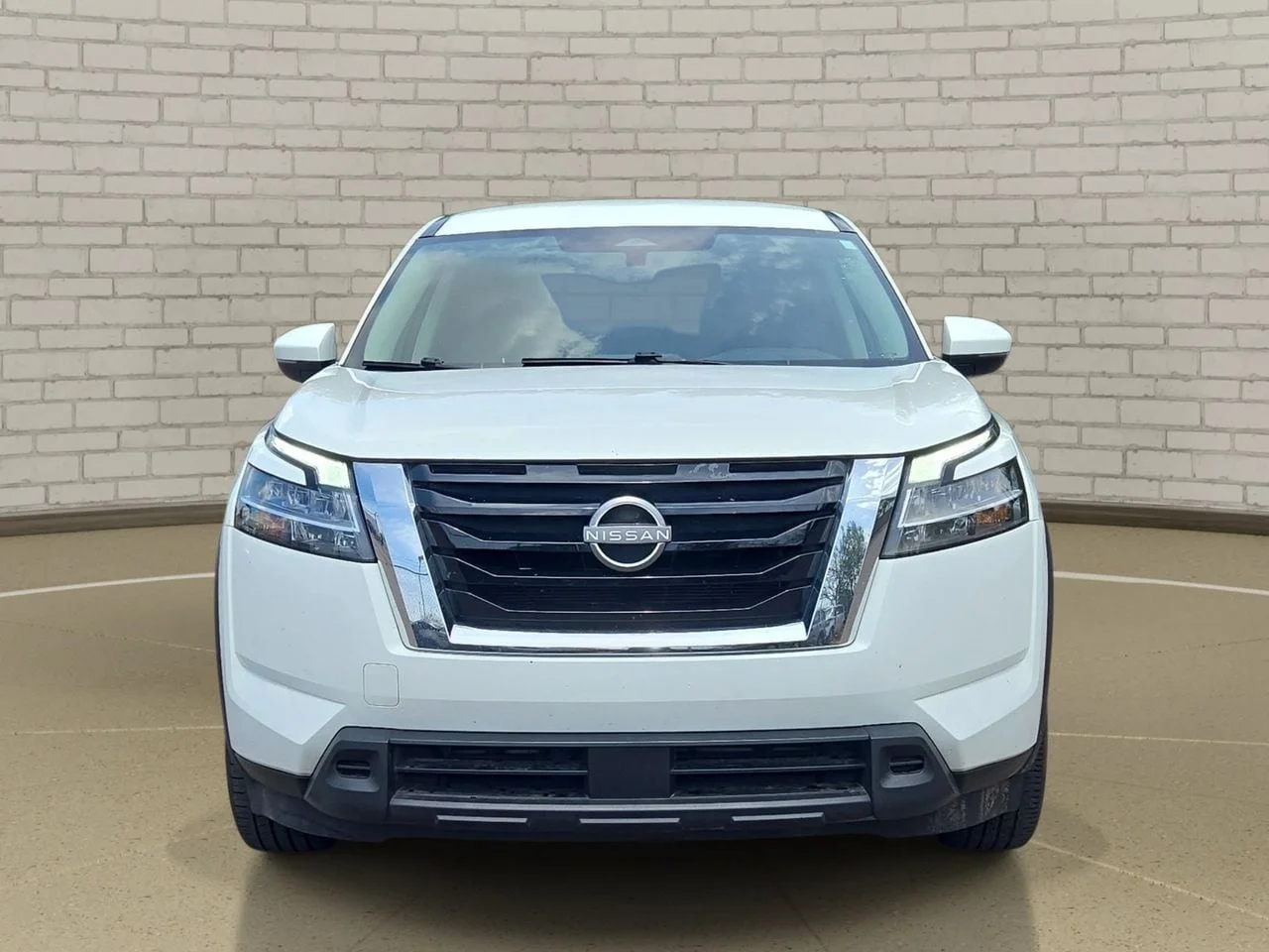Used 2022 White Nissan S image 1