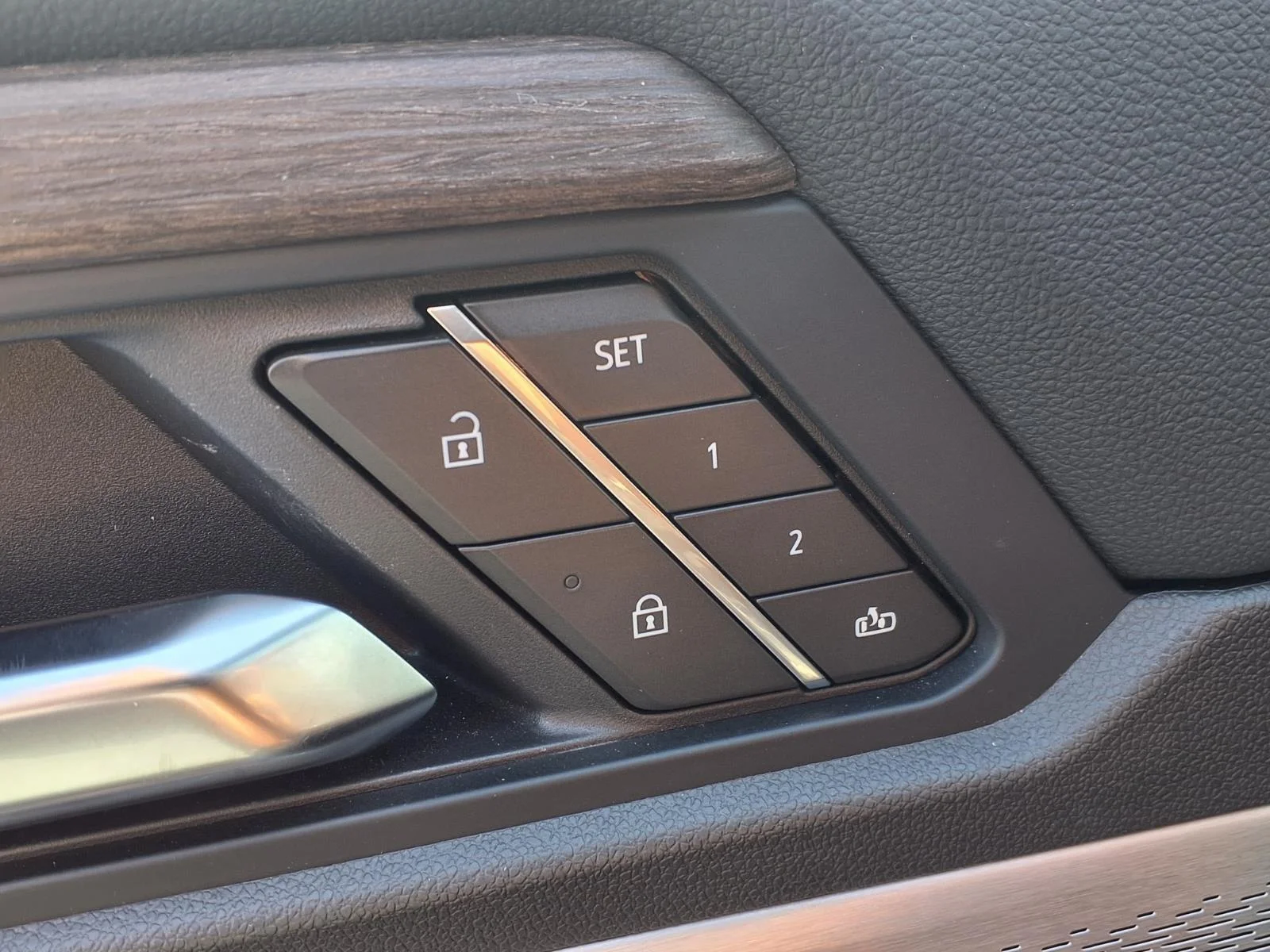 Used 2025 Ebony Twilight Metallic GMC AWD Denali image 22