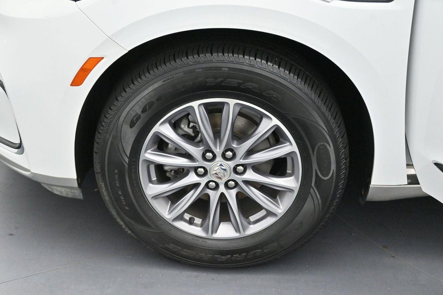 Used 2023 Summit White Buick Essence image 33