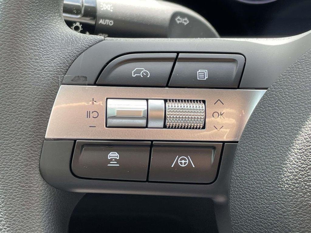 New 2026 White Hyundai SEL FWD image 20