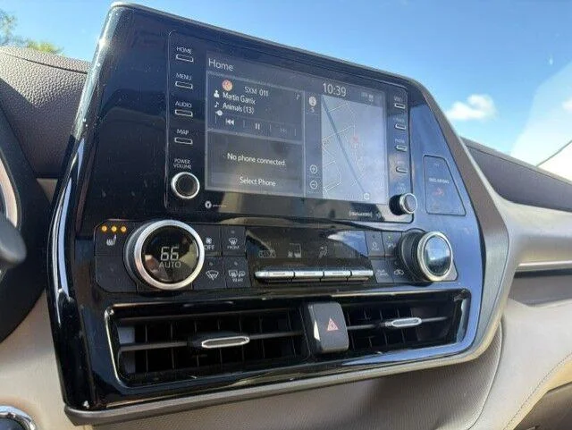 Used 2022 Wind Chill Pearl Toyota XLE image 15