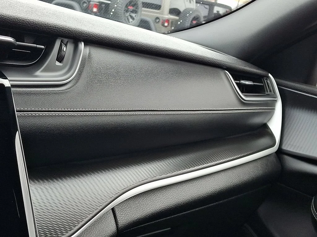 Used 2023 Baltic Gray Metallic Clearcoat Jeep Altitude image 27