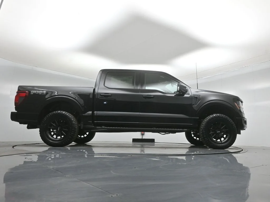 New 2026 Agate Black Metallic Ford XLT image 40