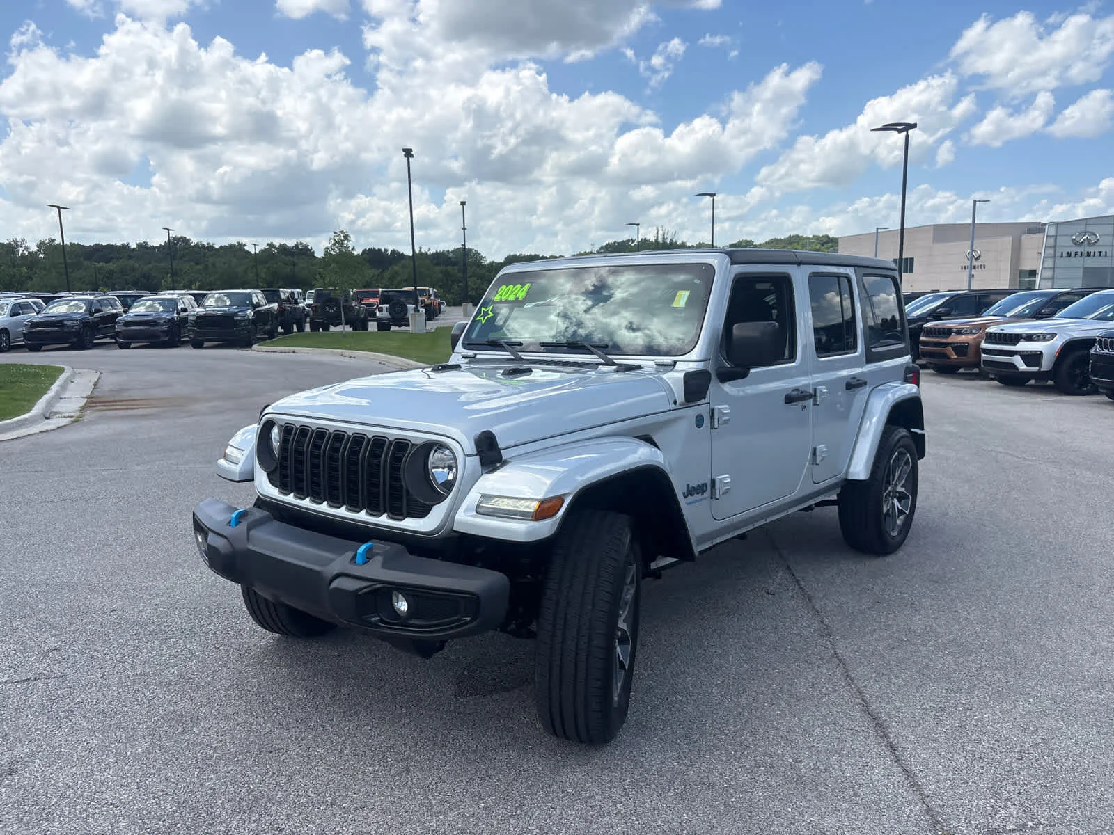 Used 2024 Silver Zynith Clearcoat Jeep Sport S image 5